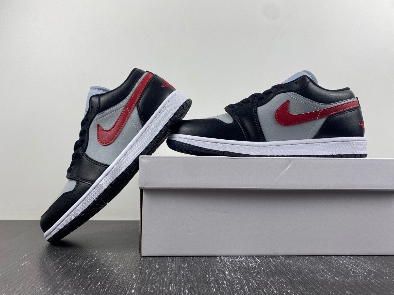 air jordan 1 low "black/grey/red" dc0774-062