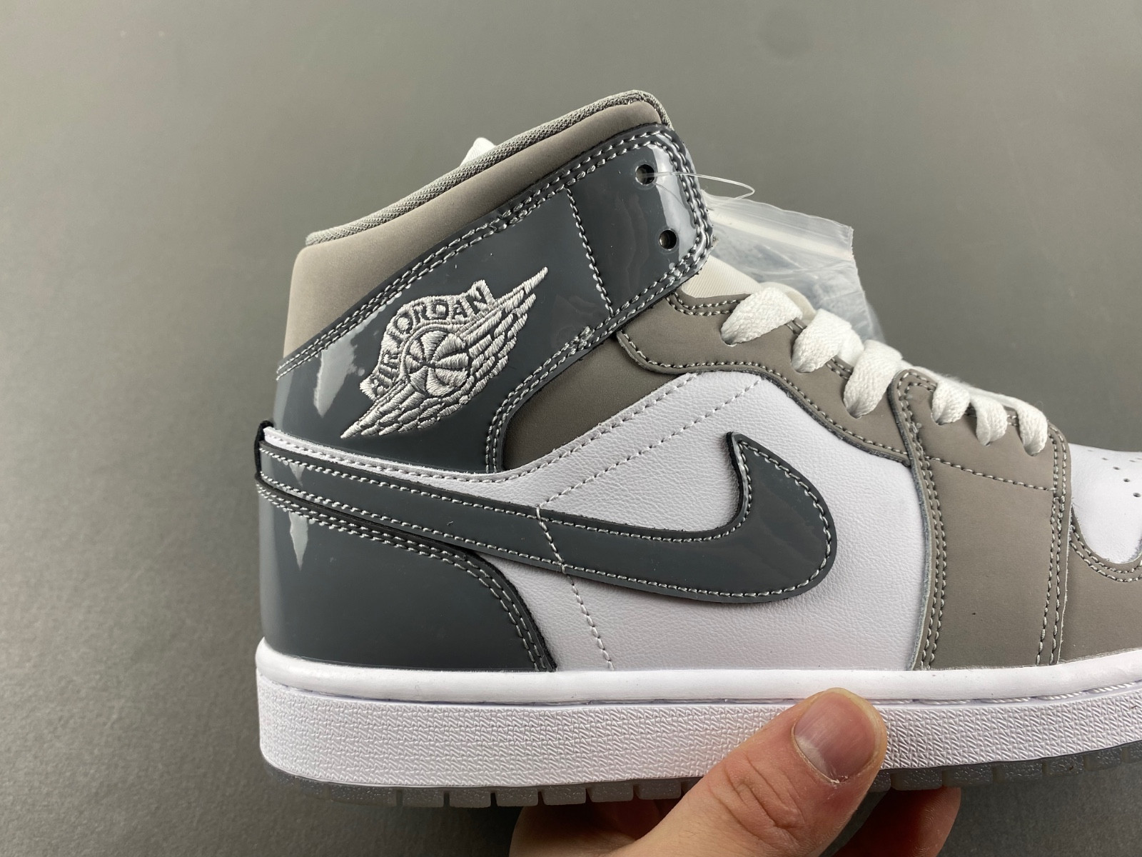 Air Jordan 1 Mid SE 