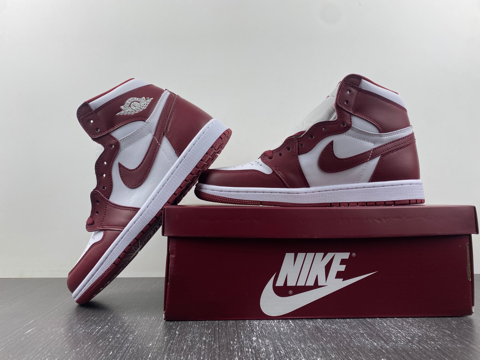 air jordan 1 high og team red dz5485-160