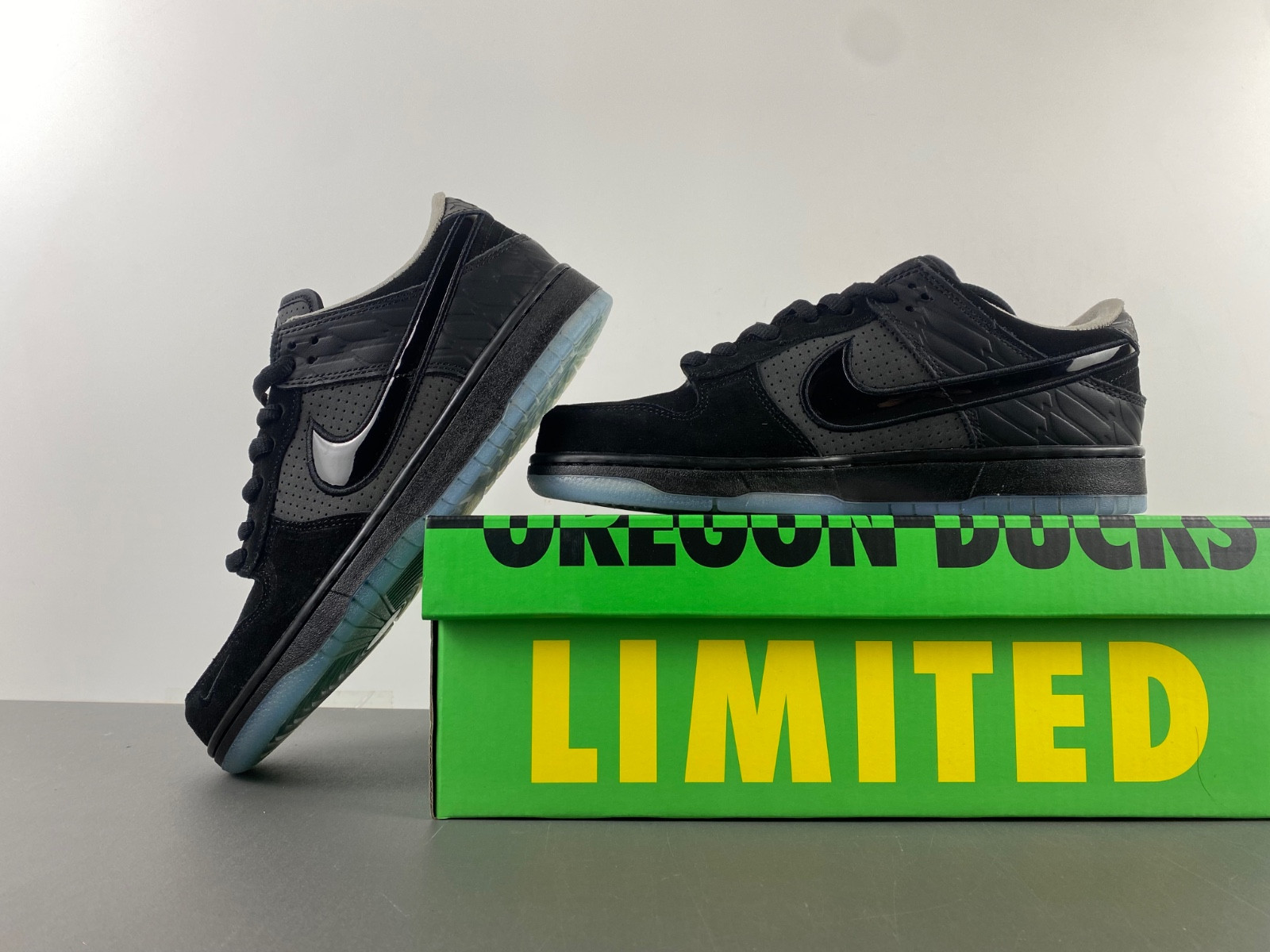 Division Street x Nike Dunk Low Oregon Black HV1470-001