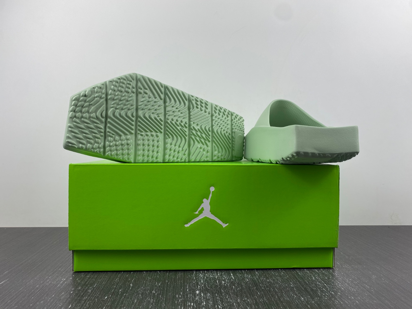 jordan hex mule pistachio frost dq8992-300