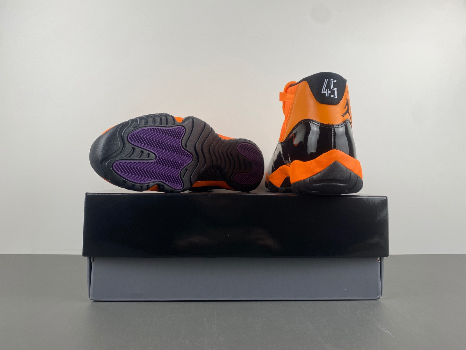 Air Jordan 11 Retro “orange Black”