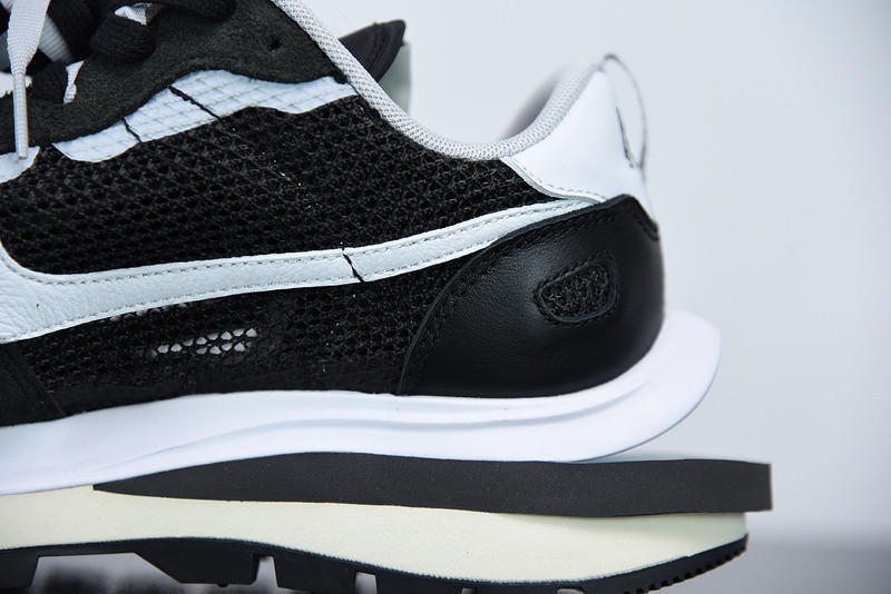 nike ldwaffle x sacai black white cv1363-001