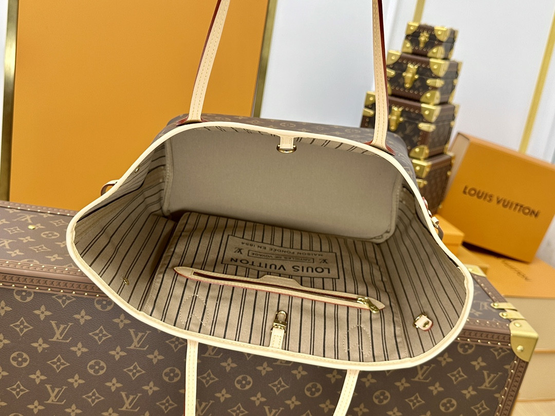 LVT PURSE MM