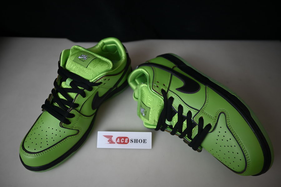 the powerpuff girls x dunk low pro sb qs 