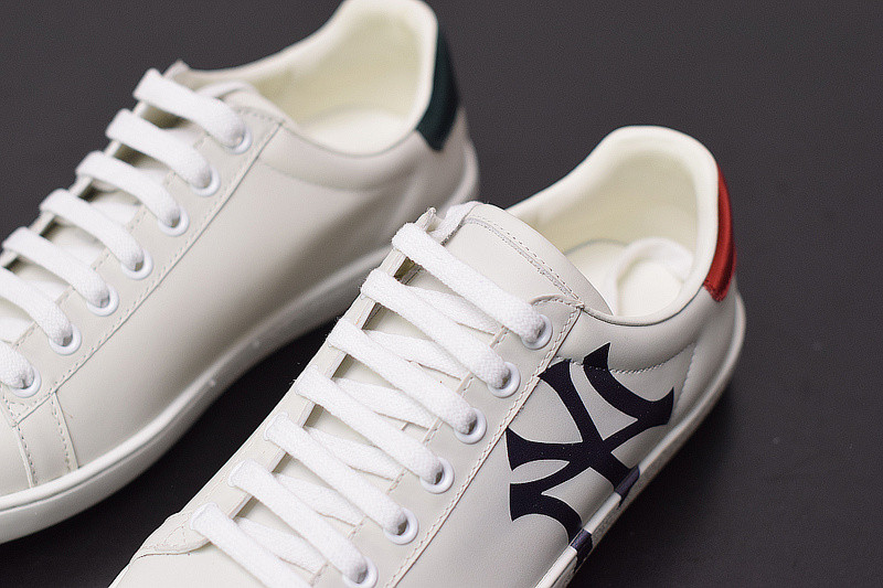 g*u*i ace embroidered low-top sneaker