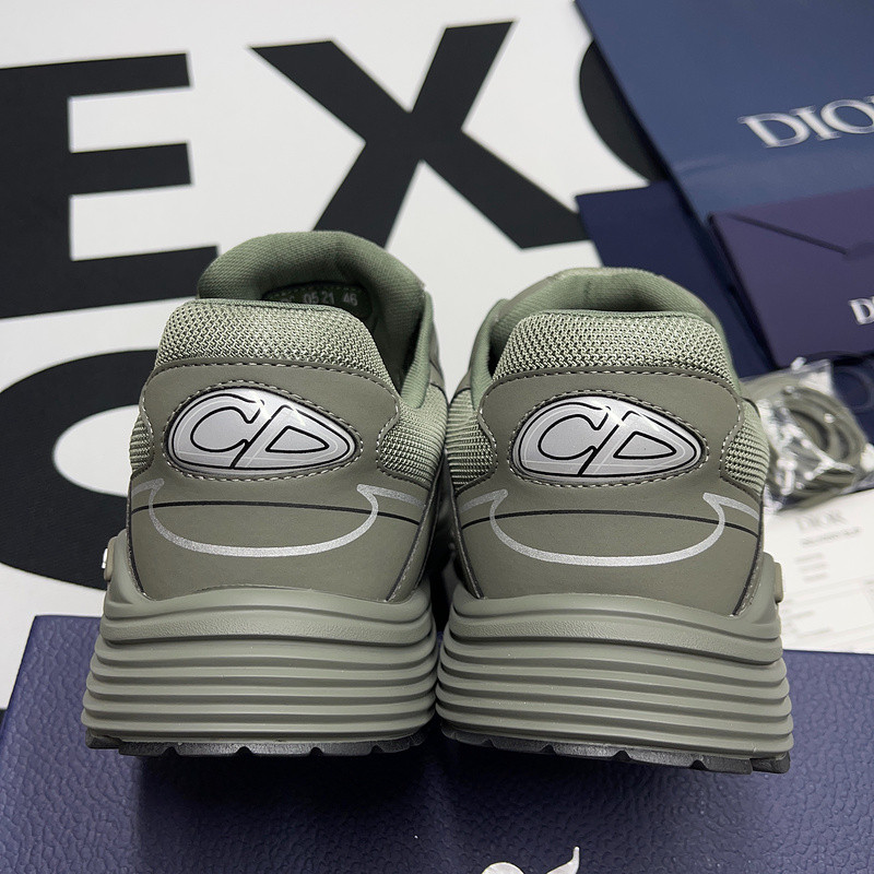 dio* sneaker