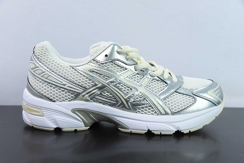 As*ic*s gel 1130 ''cream pure silver'' 1202a164‑107