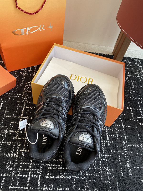 DIO* SNEAKER