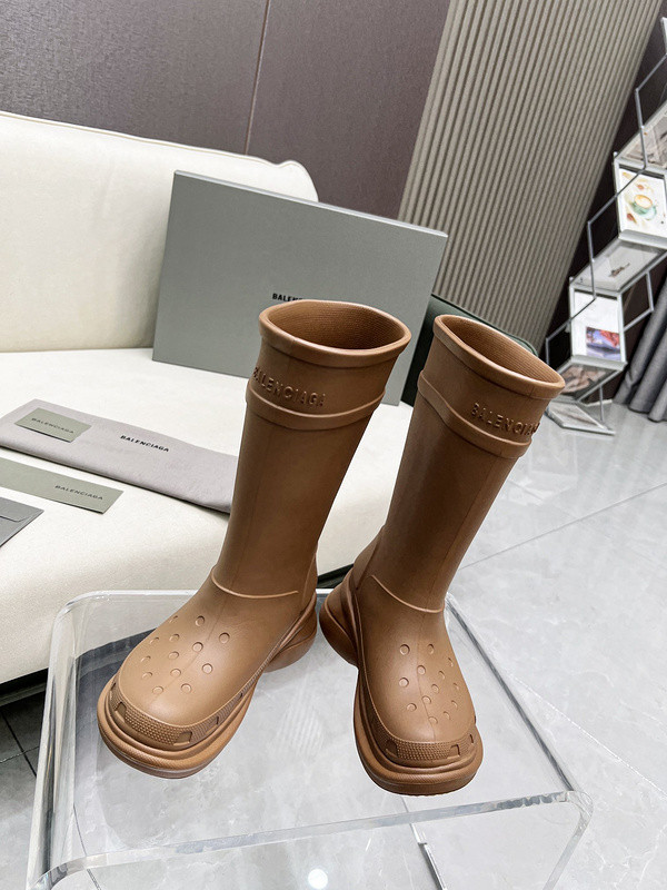 Cr*0*s™ boot in beige