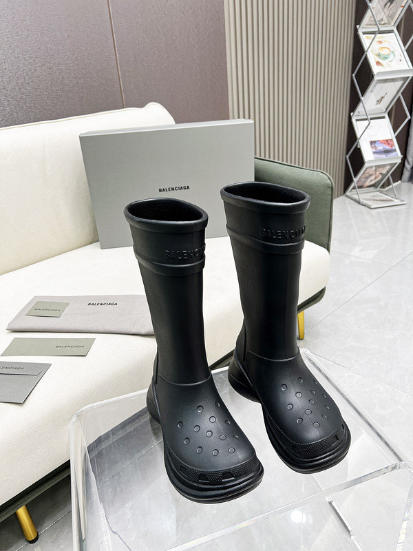 Cr*0*s™ boot in black