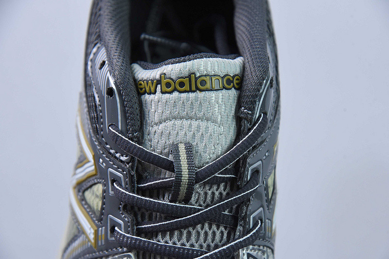 NEW BALANCE SNEAKER