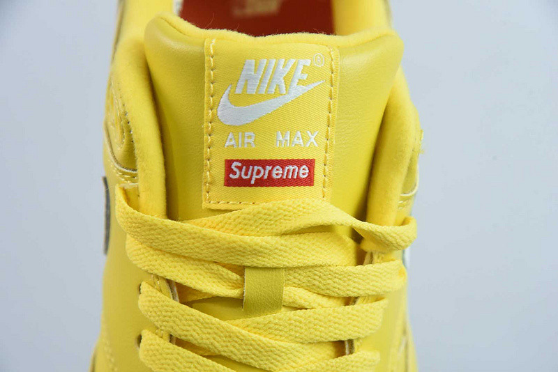 Supreme Puts Its Signature Spin on the Nike Air Max 1 HF8813-700